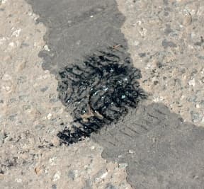 30-градусная жара – на дорогах плавится битум