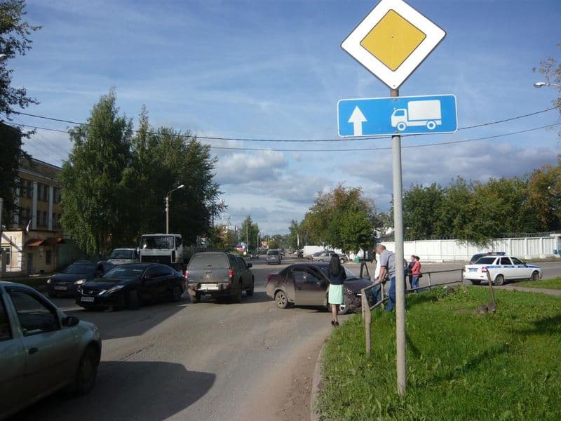 ДТП на Маклина: выезжал со двора, не пропустил машину