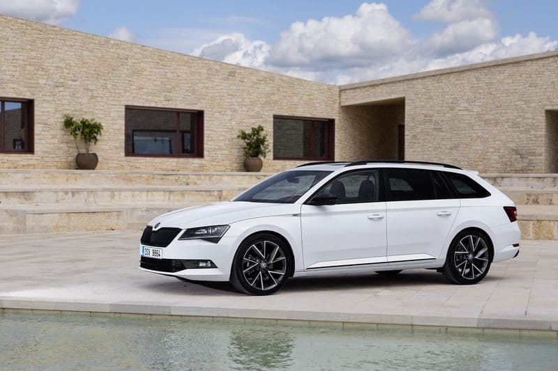 ŠKODA объявляет о начале продаж нового Superb Combi