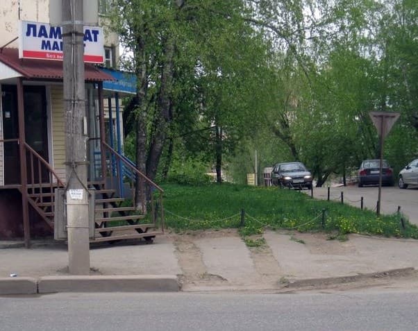 Провалился тротуар? Денег на всё не хватит