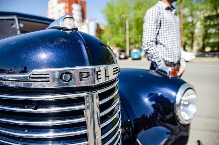 9 мая по городу Кирову проехались ретро автомобили