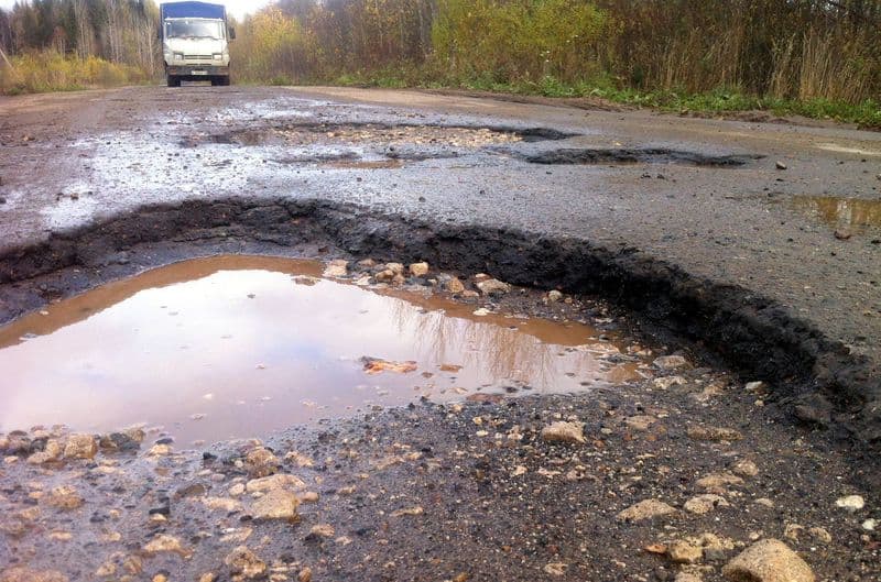 Ремонт дорог в области: связующая трасса превратилась в сплошную яму