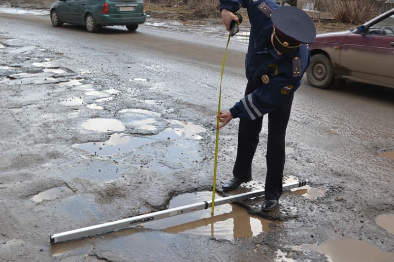 За ямы на дорогах в Кировской области оштрафованы 159 человек