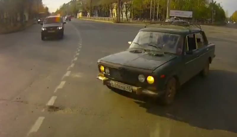 На Октябрьском проспекте ВАЗ пошел на таран троллейбуса
