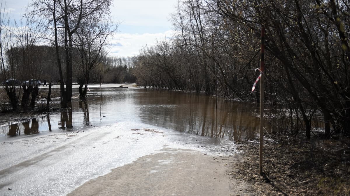 В Кирове подтопило 3 дороги: на одной из улиц перекроют движение