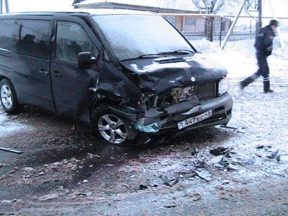 На трассе Киров-Вятские Поляны столкнулись «Калина» и «Мерседес»