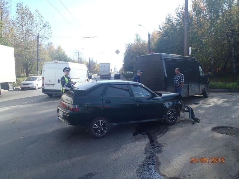 Женщина и двое детей пострадали в ДТП на Ломоносова