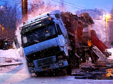 Как поднимали опрокинувшуюся фуру [фоторепортаж]