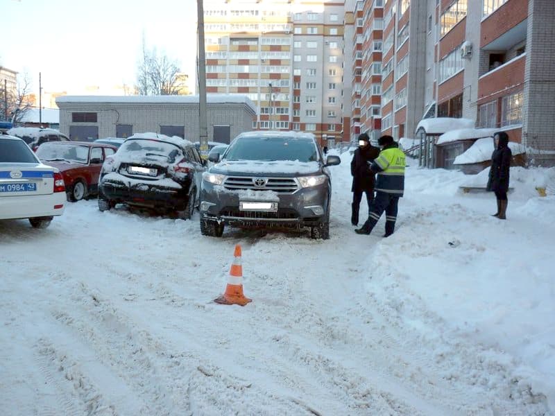 На Чапаева водитель «Тойоты» сбил 15-летнюю девочку