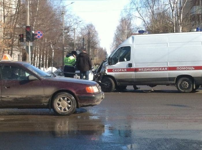 В Кирове машина «Скорой помощи» попала в ДТП