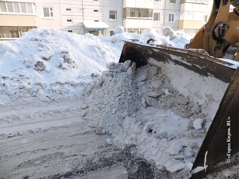 Сегодня ночью будут вывозить снег с главных улиц города