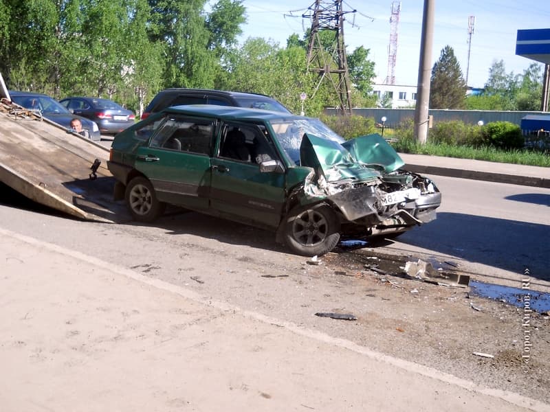 Авария на Октябрьском проспекте привела к большой пробке