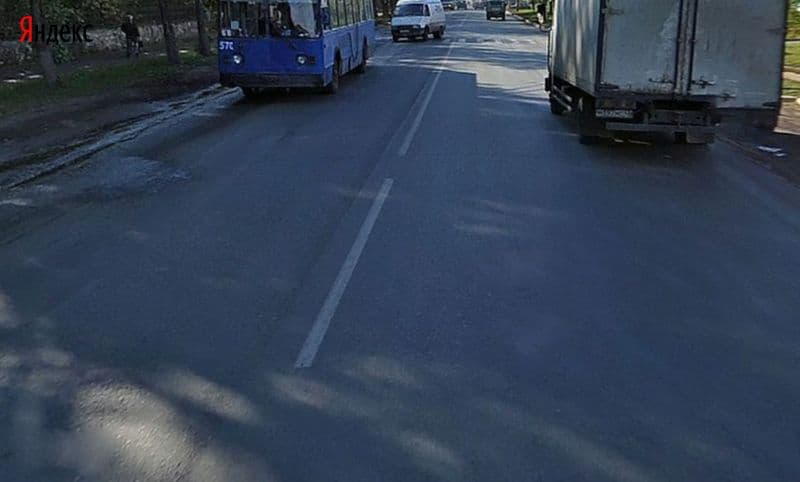 Рядом с «Простором» обрыв проводов: улица Щорса встала в пробке