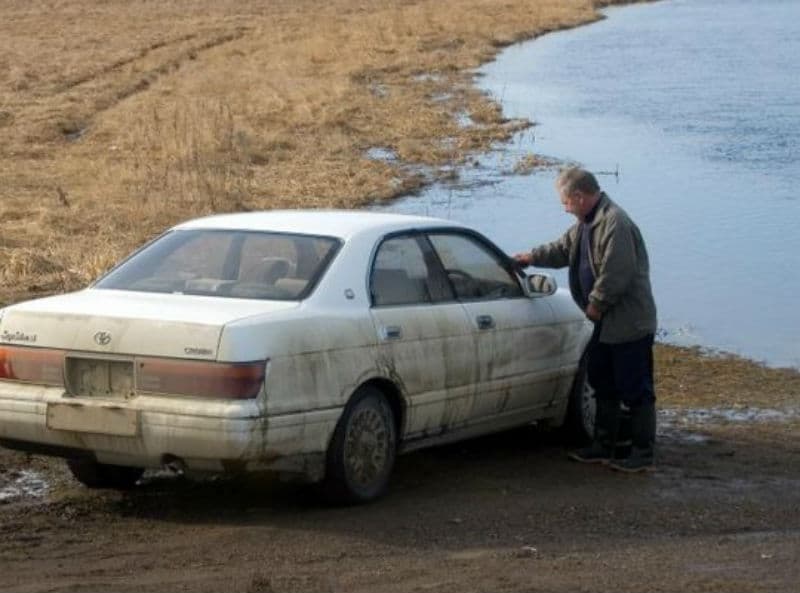 Сэкономить не получилось: кировчанина ждет штраф за мойку машины в реке