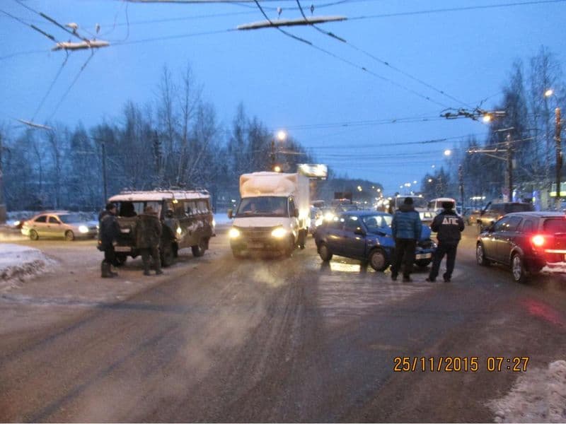 На Производственной-Щорса «Калина» влетела в «УАЗик»