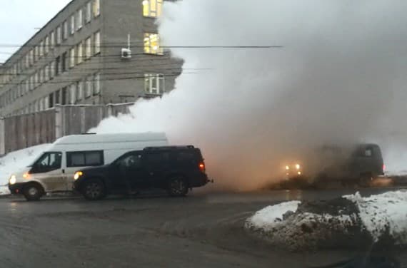 На филейке клубы горячего пара вырываются из-под земли