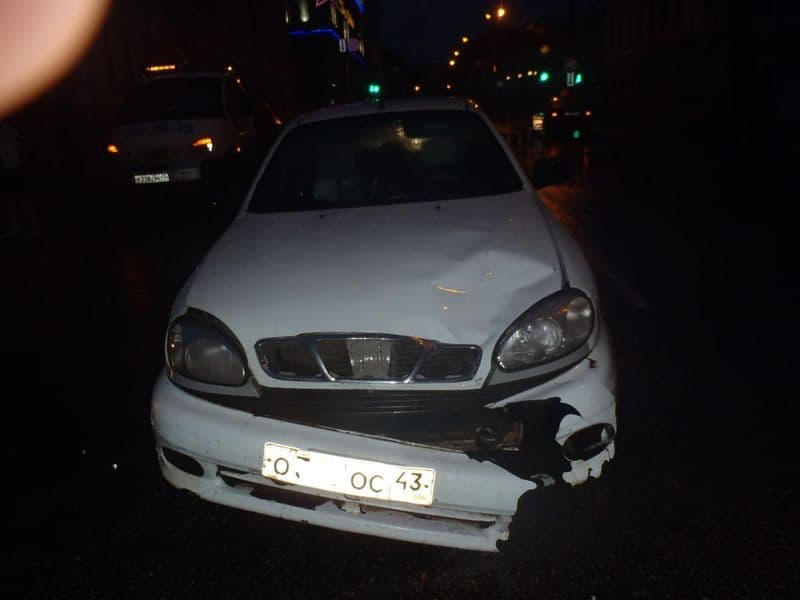 В Кирове девушка перебегала дорогу и попала под машину