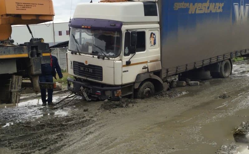 В Афанасьевском районе фуры продолжали ездить по закрытым дорогам