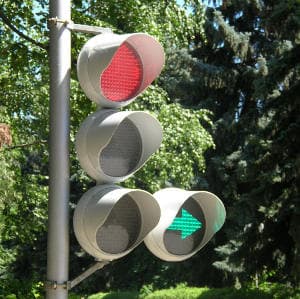 Поворот на красный свет - новый способ борьбы с пробками?