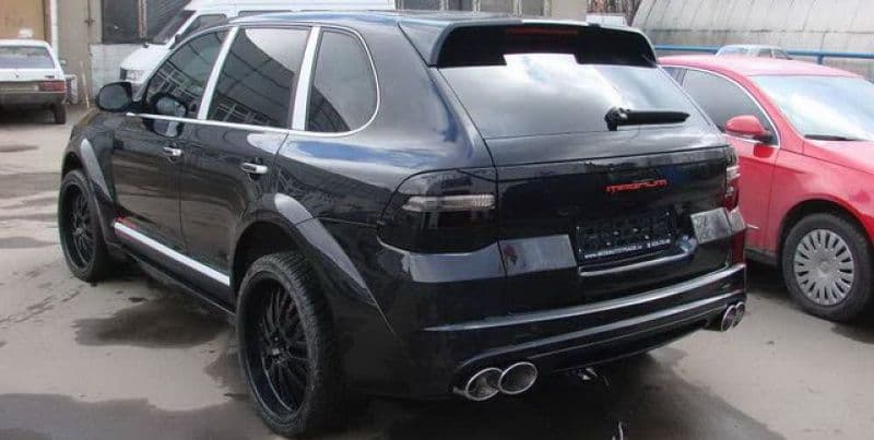 Со стоянки отеля «Хилтон» угнали «Порше Кайен»