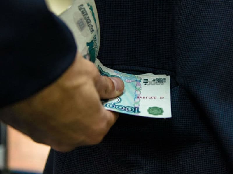 Житель Котельнича хотел дать инспектору ДПС взятку