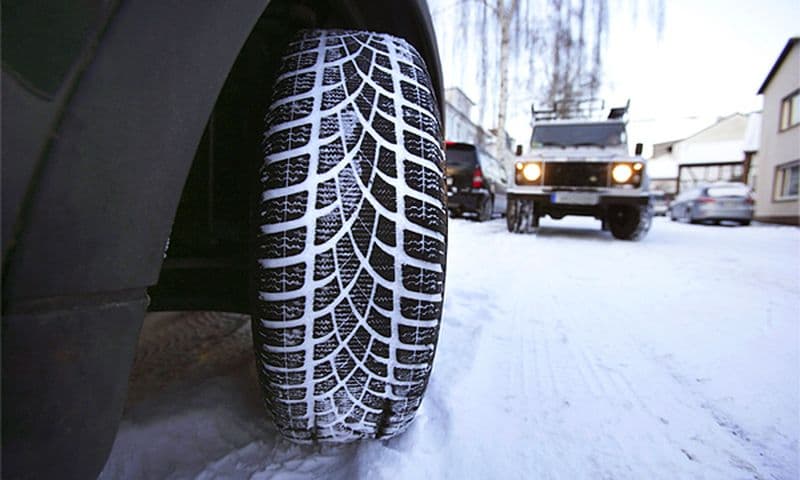 Водителям пока можно не бояться штрафов за езду на летней резине 