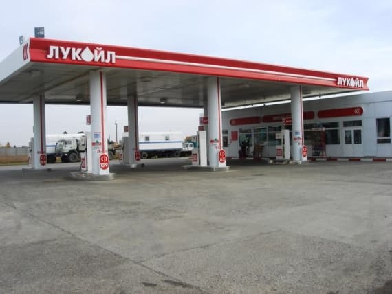 Плюс 30 копеек: 95 бензин на заправках «Лукойл» вырос в цене