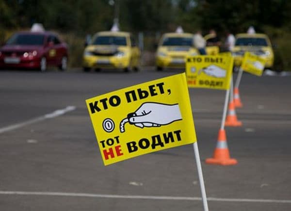Стали известны имена водителей, лишенных прав управления в декабре 2015 года