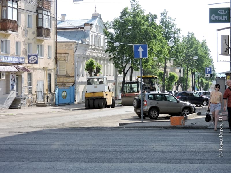 Сказочные игры или приезд Мединского? «Дорожники» асфальтируют улицы