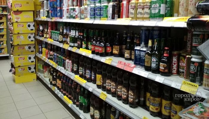 В России планируют вернуть на АЗС продажу алкоголя