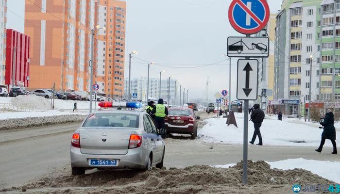 В Кирове эвакуируют транспорт, мешающий уборке улиц от снега