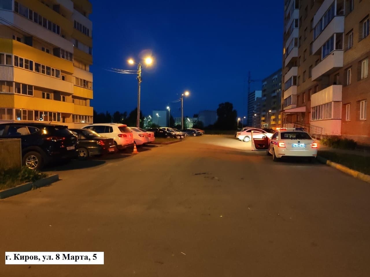 Кировский скутерист влетел в две легковушки