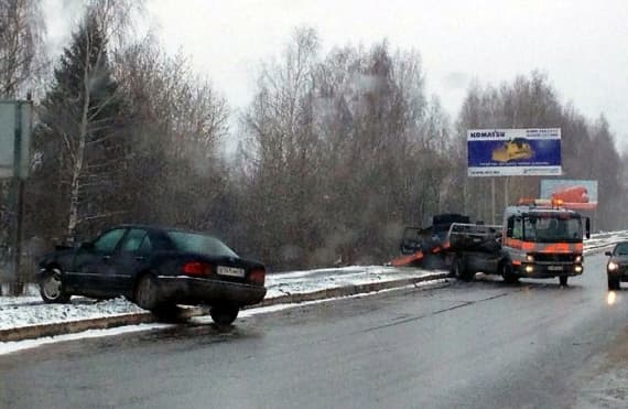 Зима в апреле: машины сталкиваются или улетают в кювет