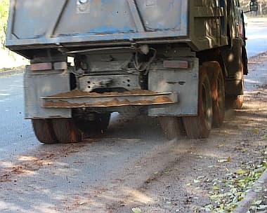 Стройка Кирова: грязь во дворе, грязь на дороге