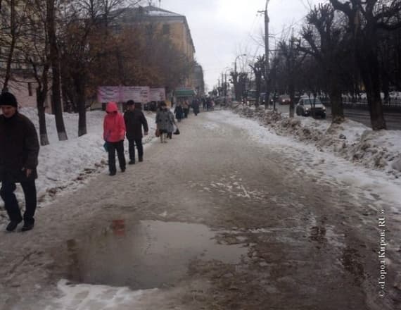 Грязные дороги и тротуары кировчанам придется терпеть еще 2 года