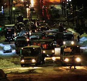 Снег подтаял - город встал. Где песок, где «Геодор»?