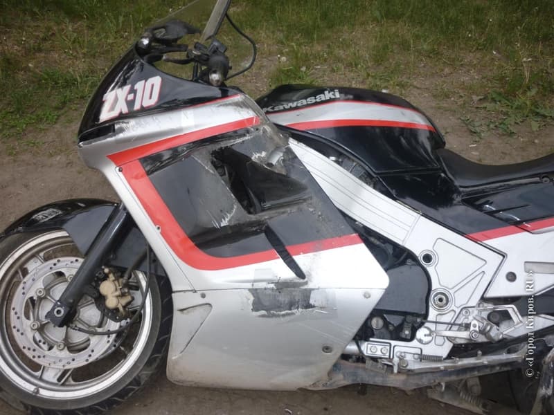 Пьяный мотоциклист попал под колеса нарушившей правила «Нивы»