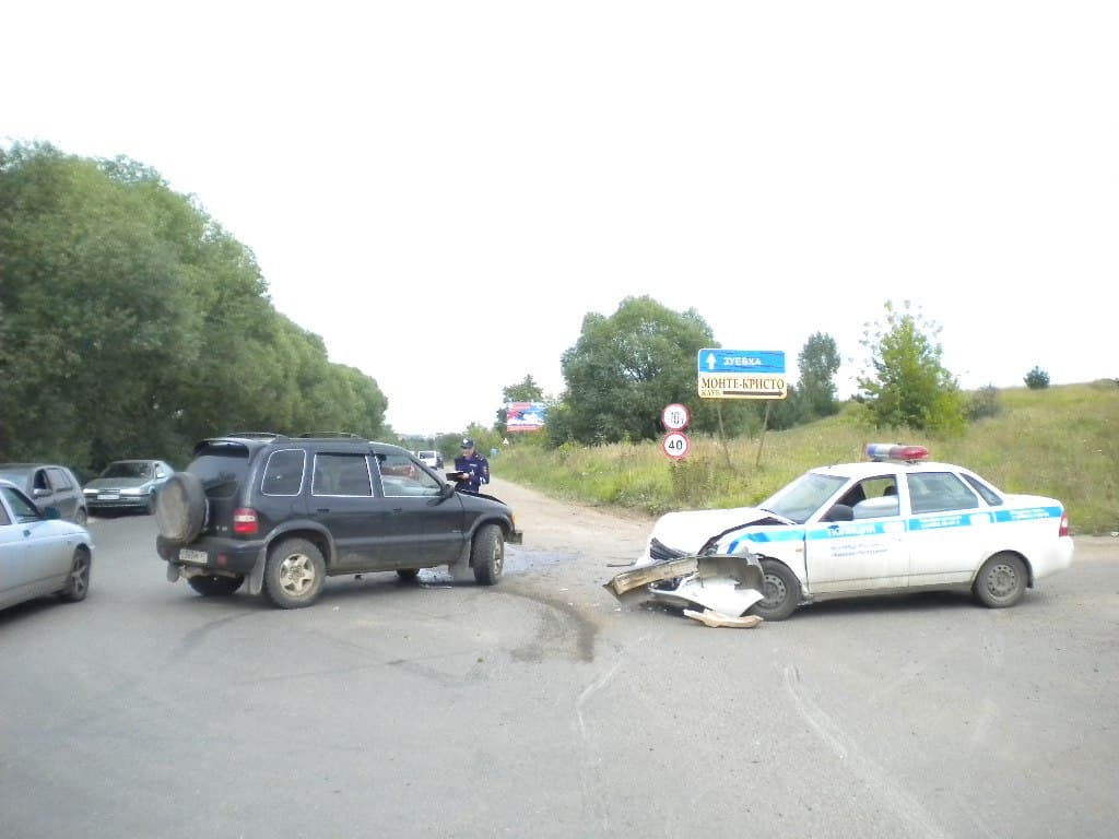 В Чепецке «Киа» врезался в патрульный автомобиль 