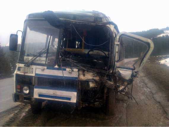 В Сунском районе на трассе столкнулись КАМАЗ и автобус. Есть пострадавшие
