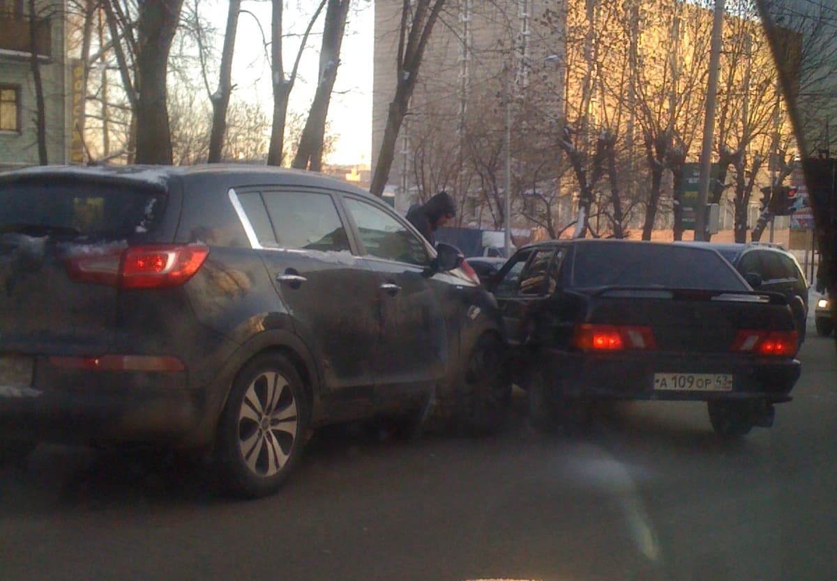 На Карла Маркса пятнадцатая врезалась в КИА