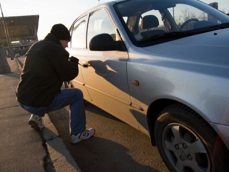 ​В Кирове задержан мужчина, пьяным угнавший за ночь два автомобиля