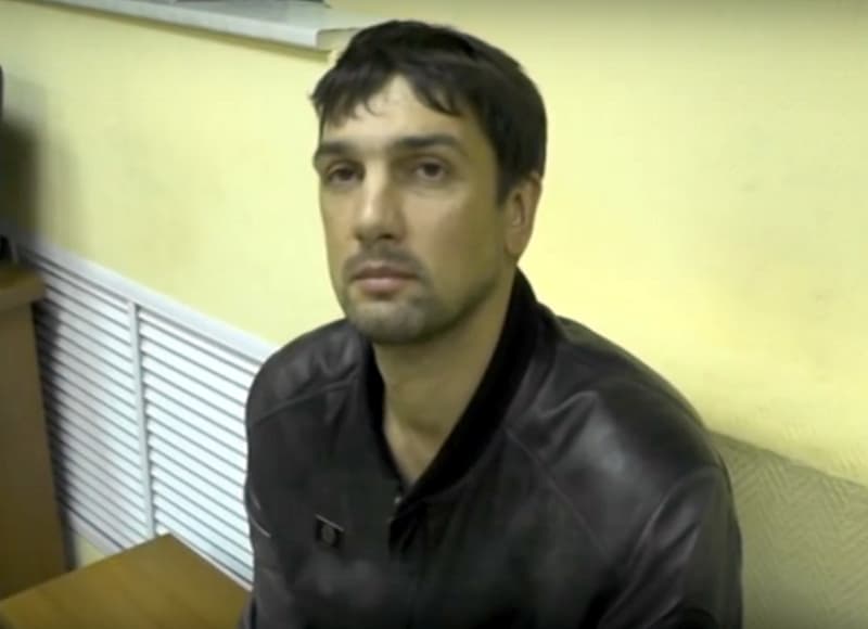 На Театральной площади мужчина пытался подраться и оскорбил сотрудников ГИБДД