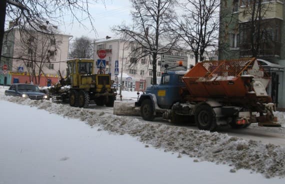 Уборка снега началась. Ежедневно в Кирове эвакуируют более 20 машин