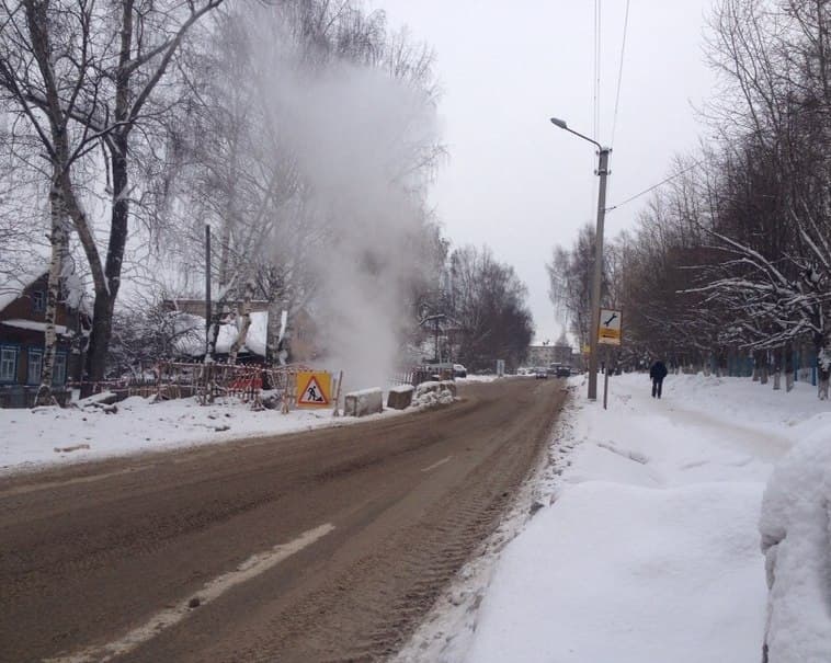 Провалившийся асфальт на Тимирязева не могут сделать около месяца