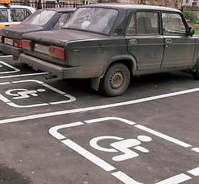 Автовладельцам Кирова не грозит крупный штраф за парковку в местах для инвалидов