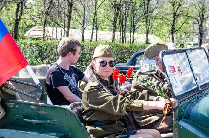 9 мая по городу Кирову проехались ретро автомобили