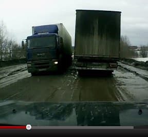 Новое хобби водителей - снимай на видео разбитую дорогу