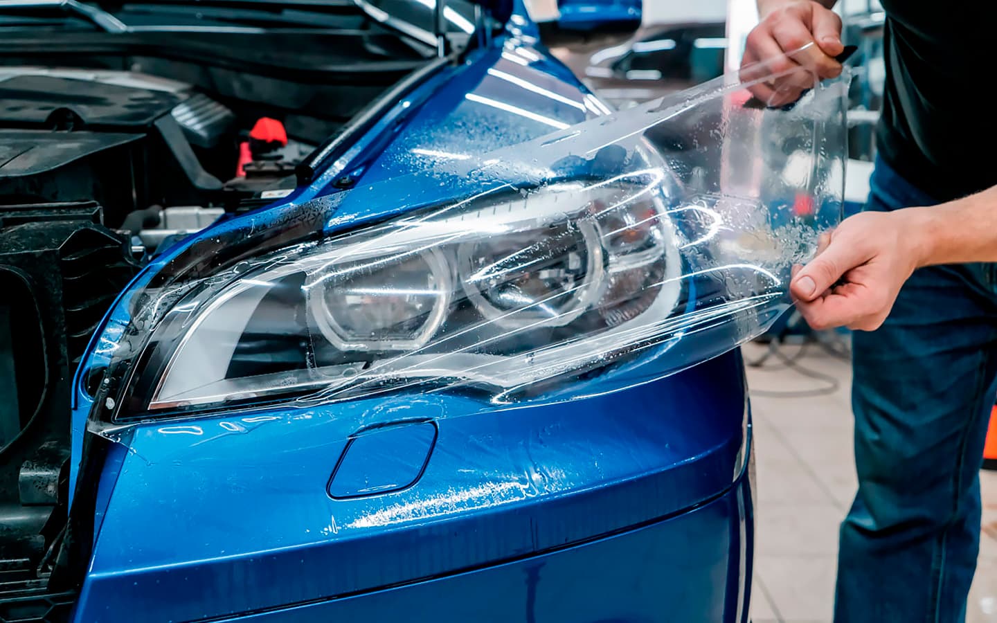 Госдума предложила отменить штрафы за прозрачную пленку на фарах