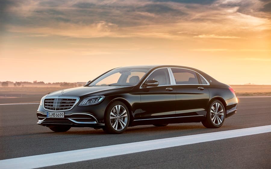 Раритетная «Волга» и Bentley: на чем ездят кандидаты в президенты России и их супруги