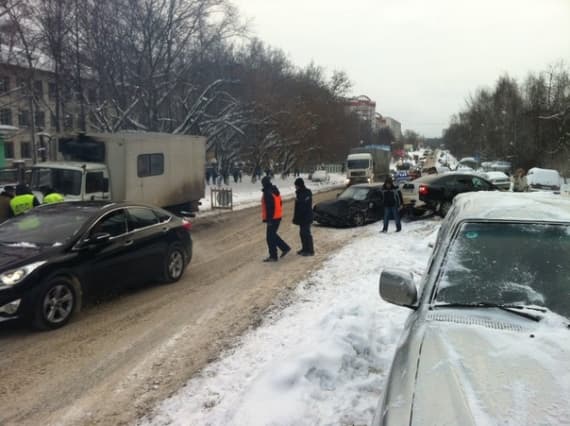 На Филейке столкнулись три автомобиля